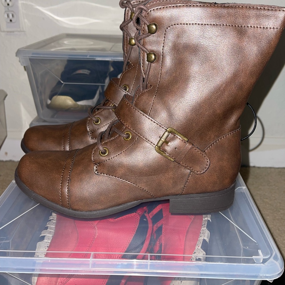 Woman combat boots